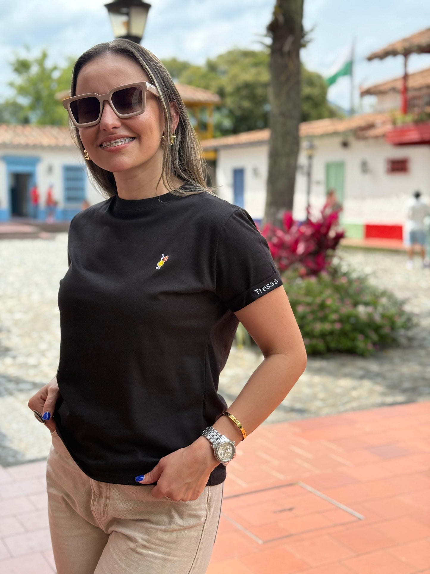 CAMISETA BORDADA A MAQUINA CÓCTEL