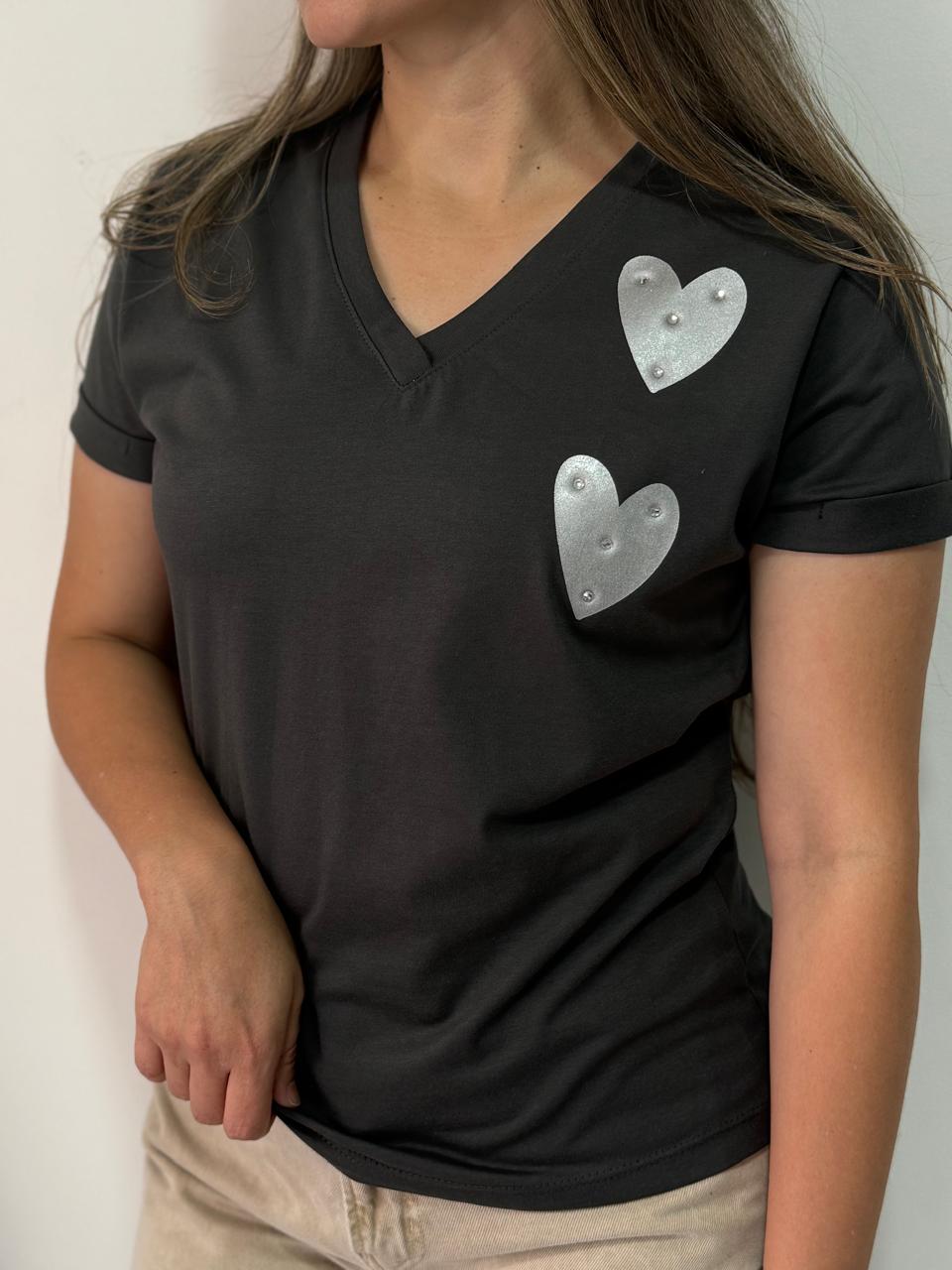 CAMISETA CORAZONES EN PEDRERÍA