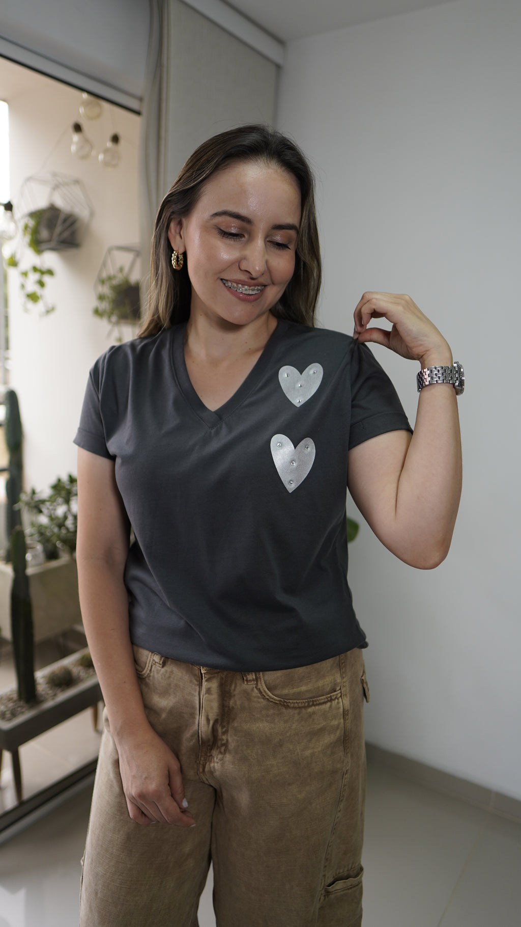 CAMISETA CORAZONES EN PEDRERÍA