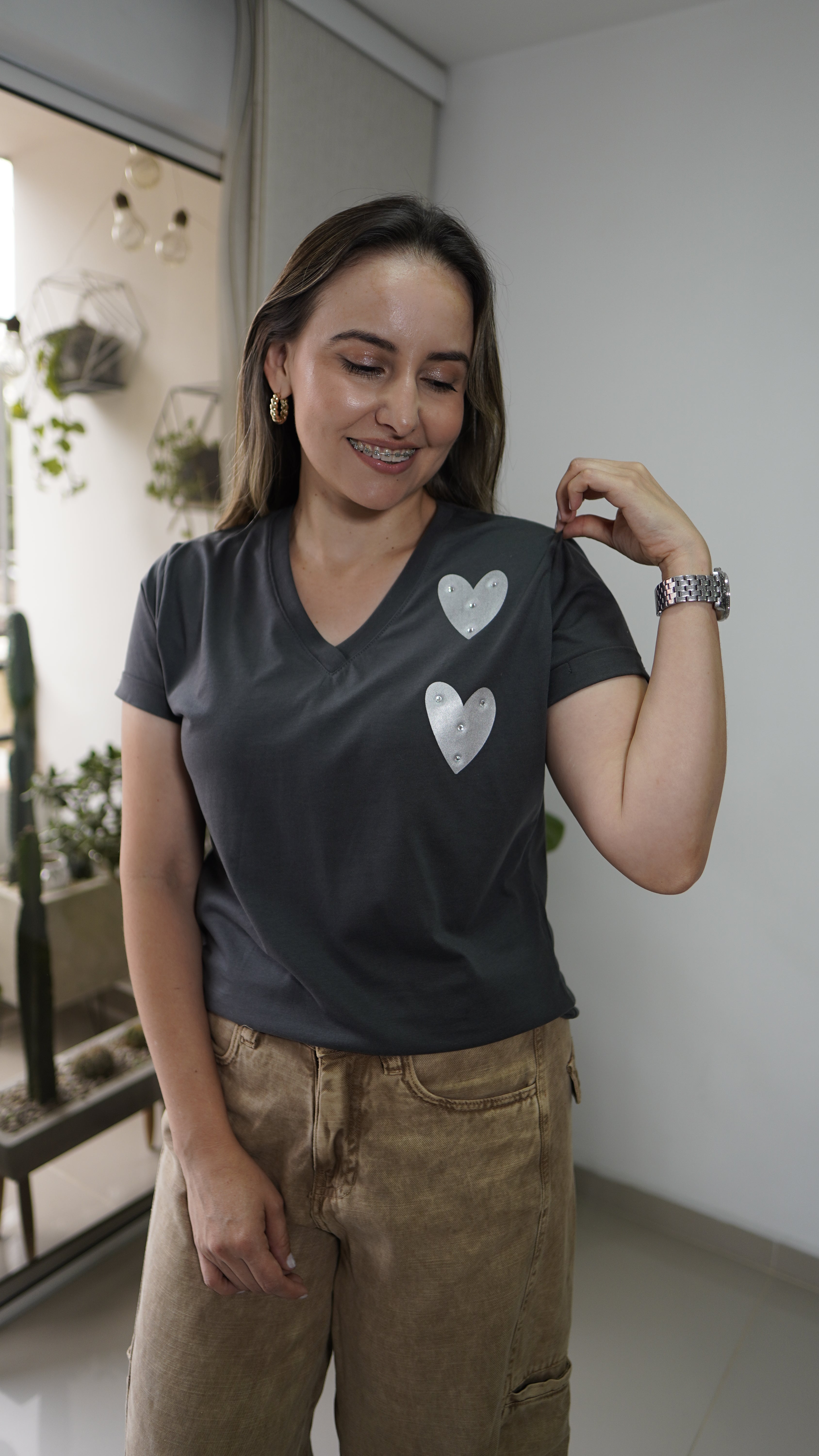 CAMISETA CORAZONES EN PEDRERÍA