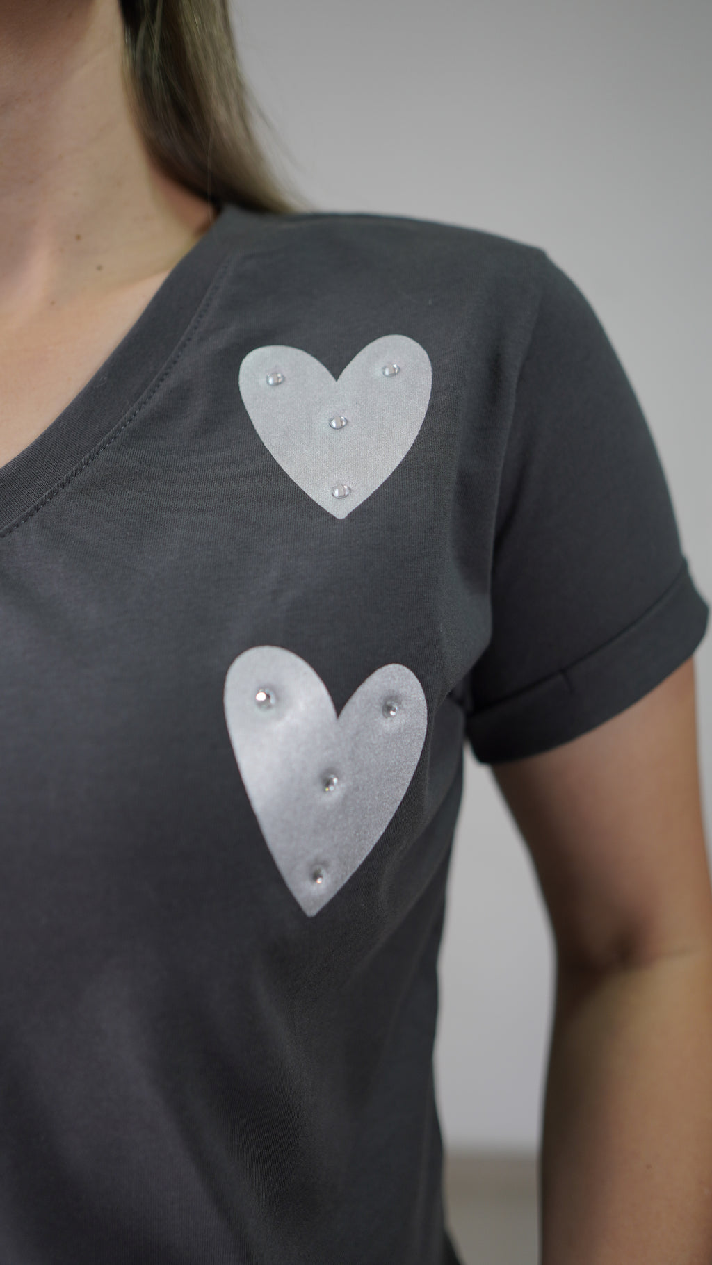 CAMISETA CORAZONES EN PEDRERÍA