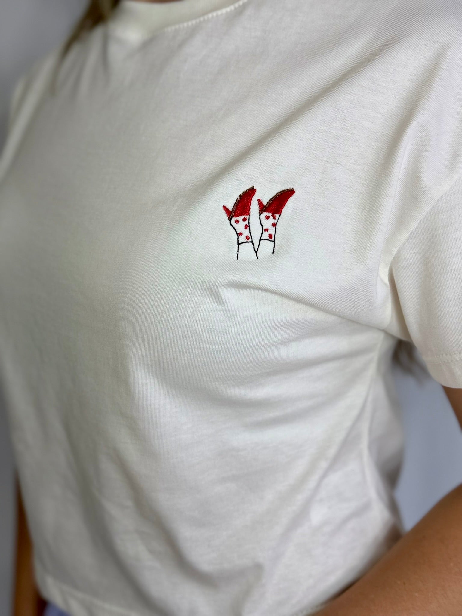 CAMISETA TIPO CROP TACONES