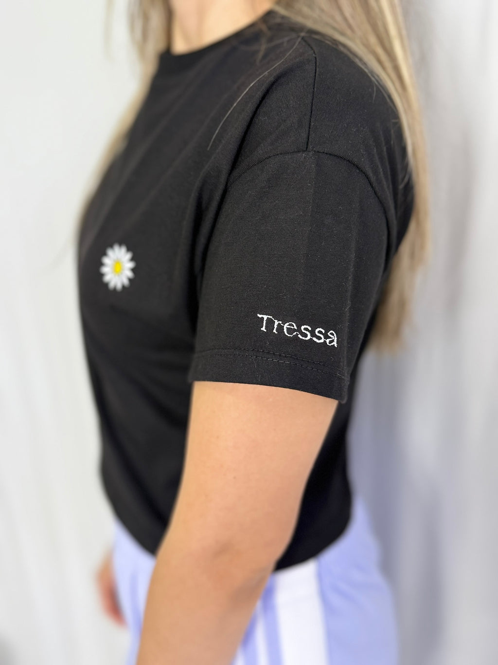 CAMISETA TIPO CROP FLOR MARGARITA