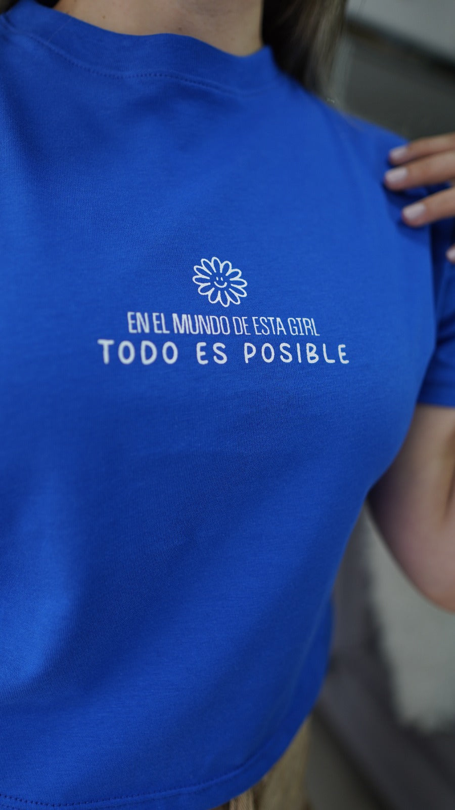CAMISETA TIPO CROP TOP EN EL MUNDO DE ESTA GIRL TODO ES POSIBLE