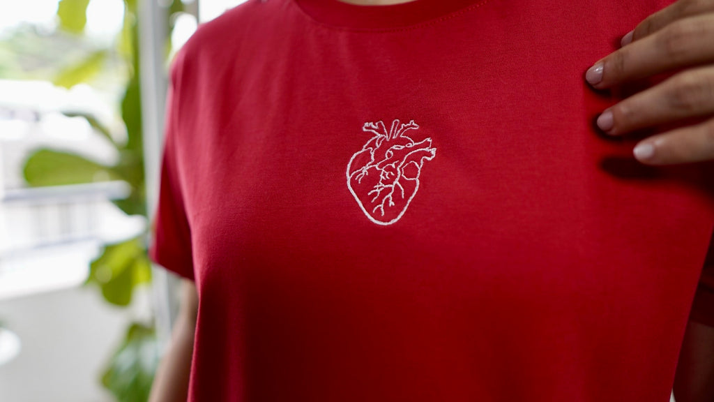 CAMISETA CORAZÓN ANATÓMICO MUJER