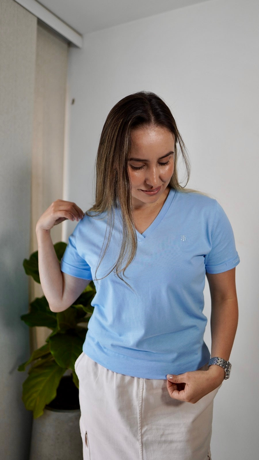 CAMISETA CLÁSICA CUELLO  "V"