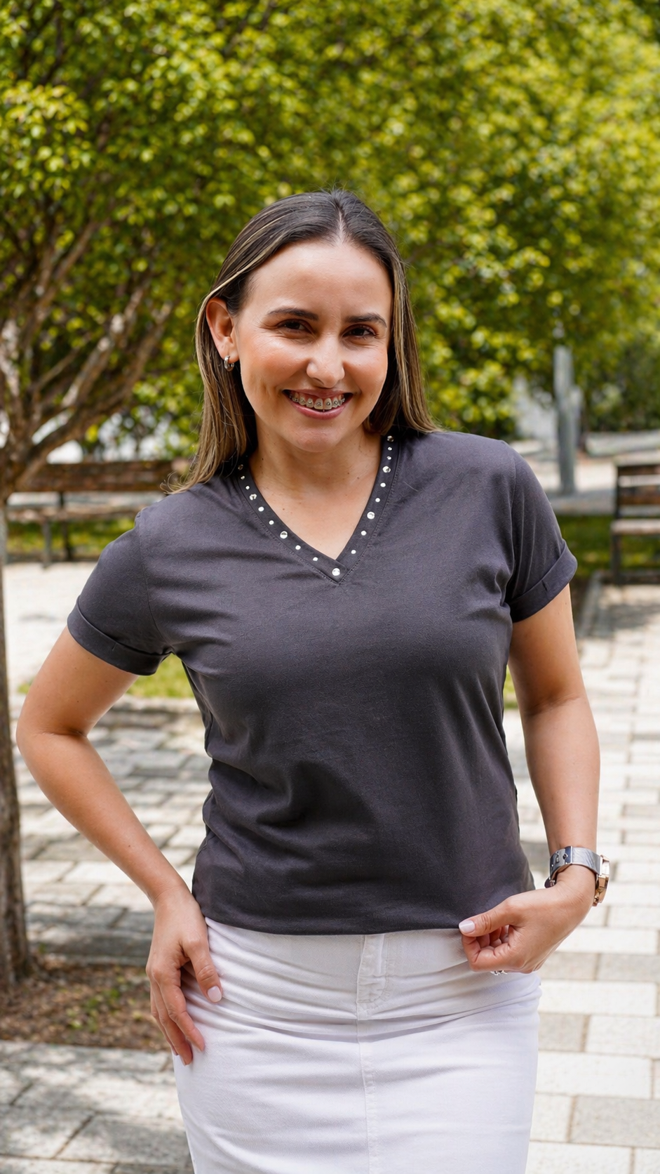 CAMISETA CUELLO EN PEDRERÍA
