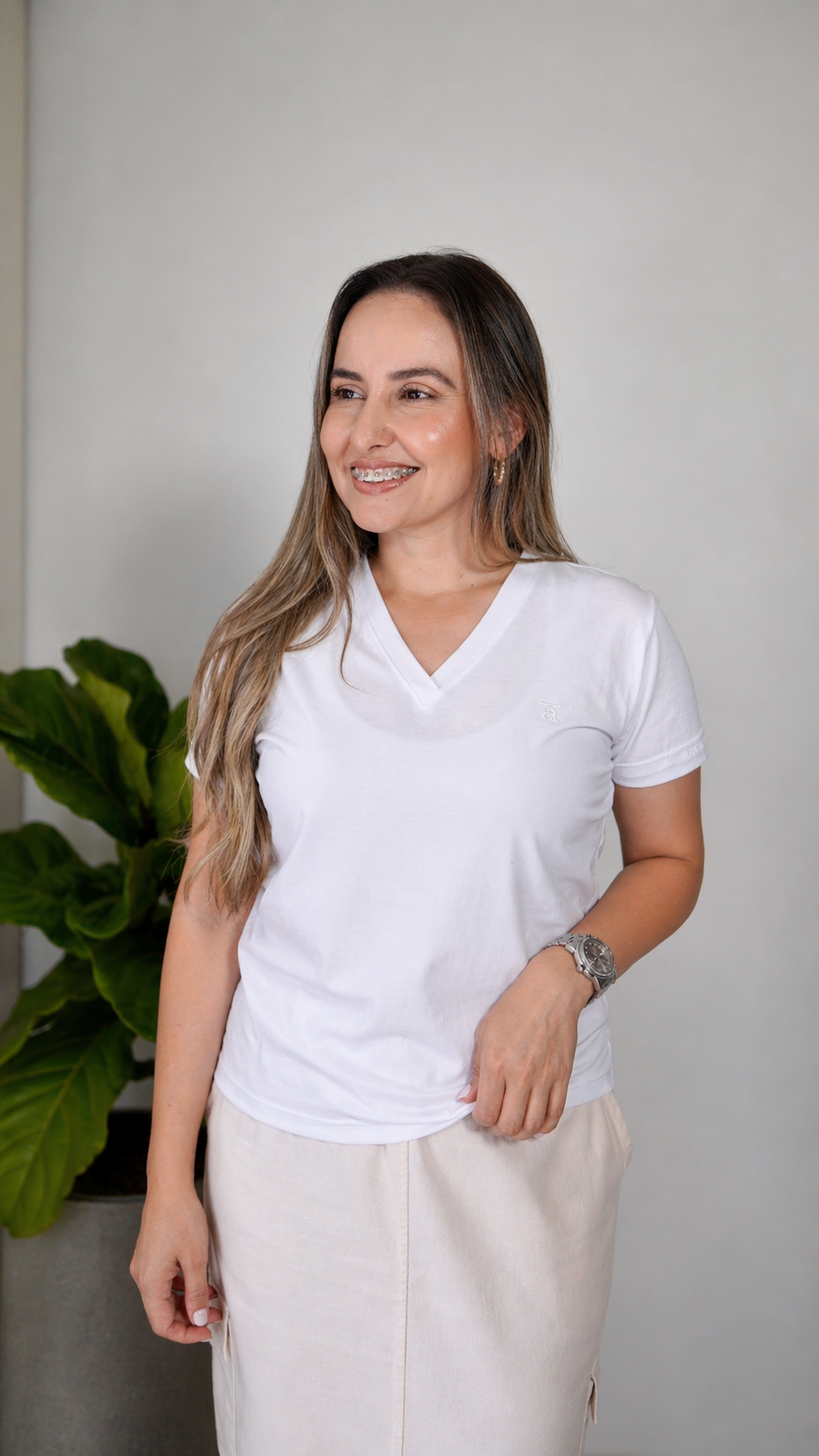CAMISETA CLÁSICA CUELLO  "V"