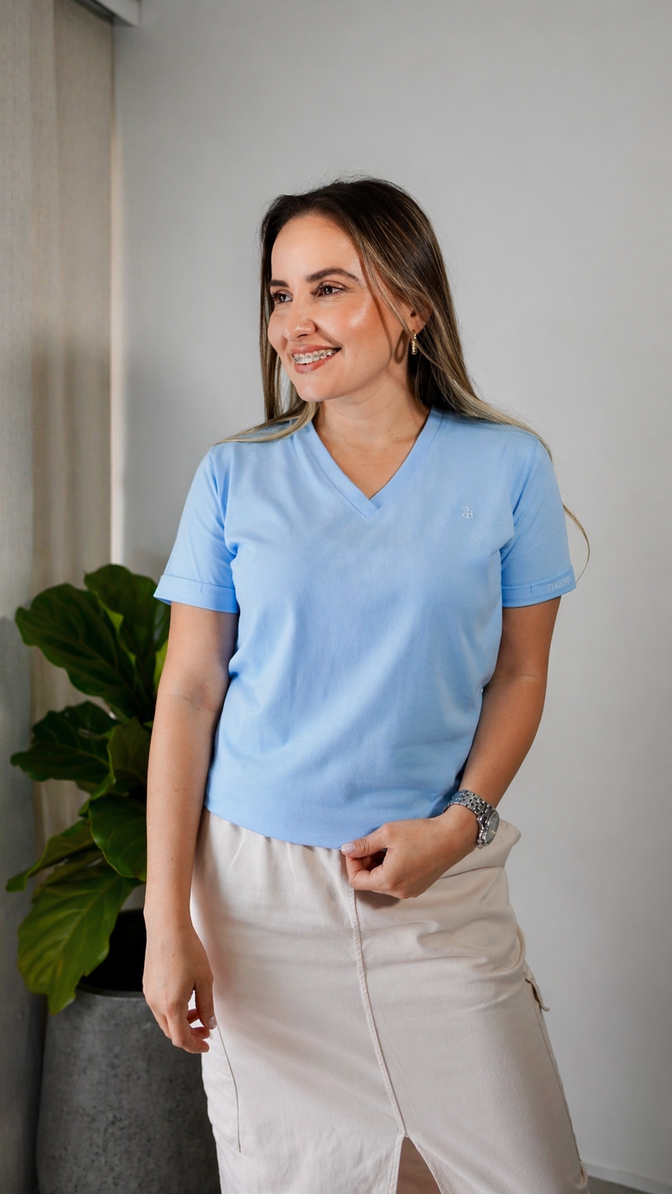 CAMISETA CLÁSICA CUELLO  "V"