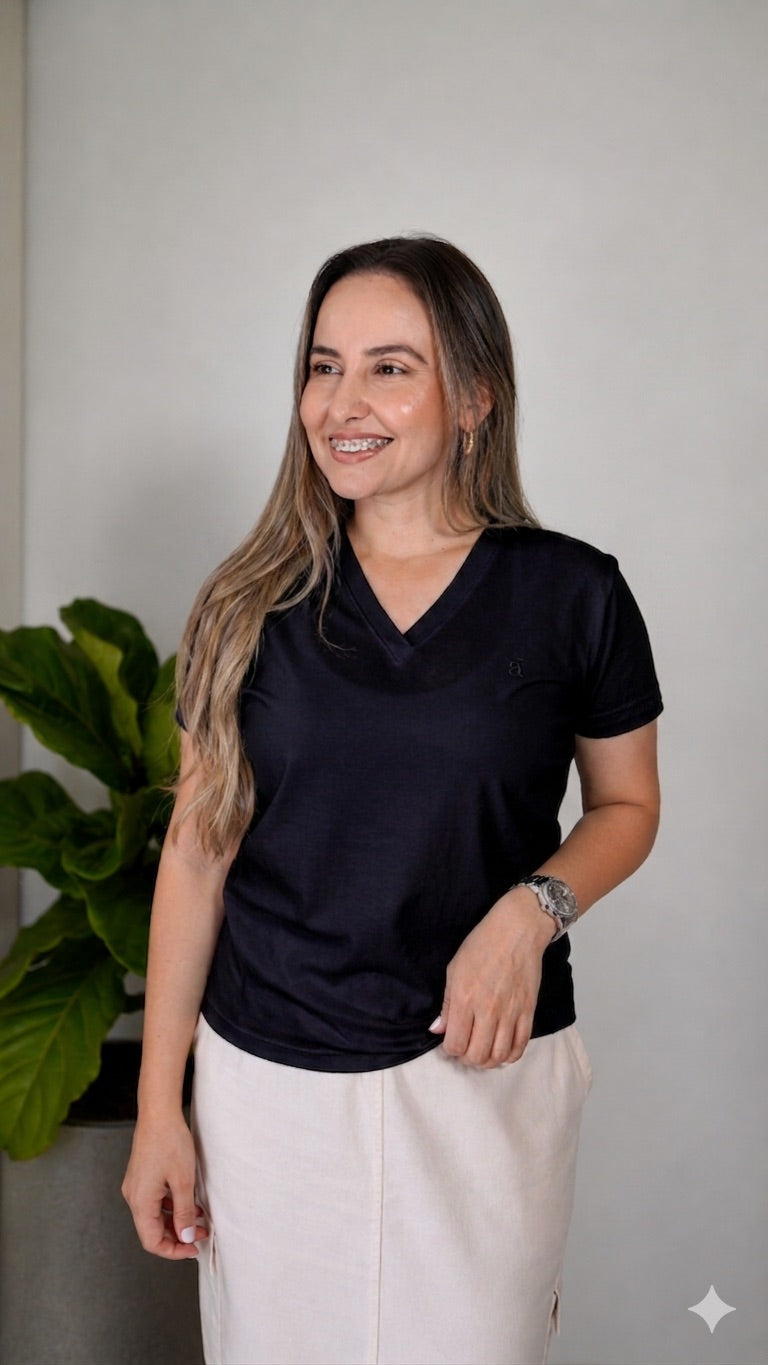 CAMISETA CLÁSICA CUELLO  "V"