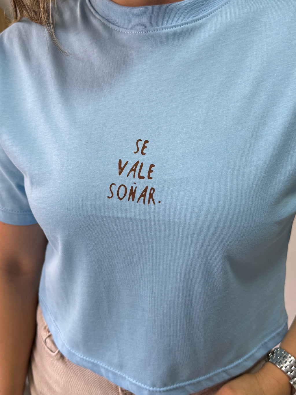 CAMISETA TIPO CROP TOP SE VALE SOÑAR