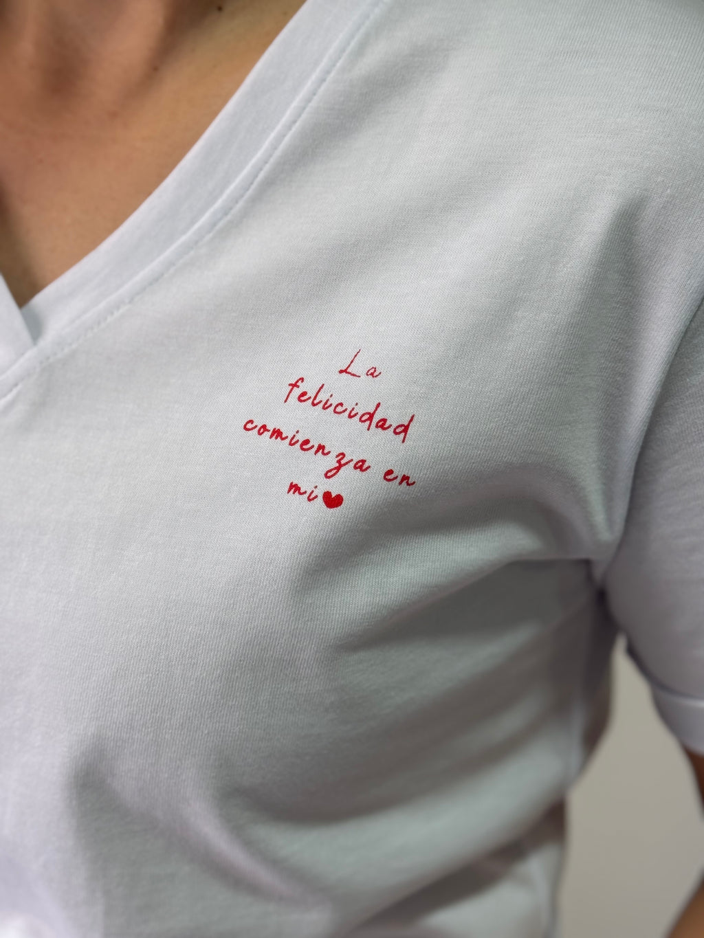 CAMISETA LA FELICIDAD COMIENZA EN MI