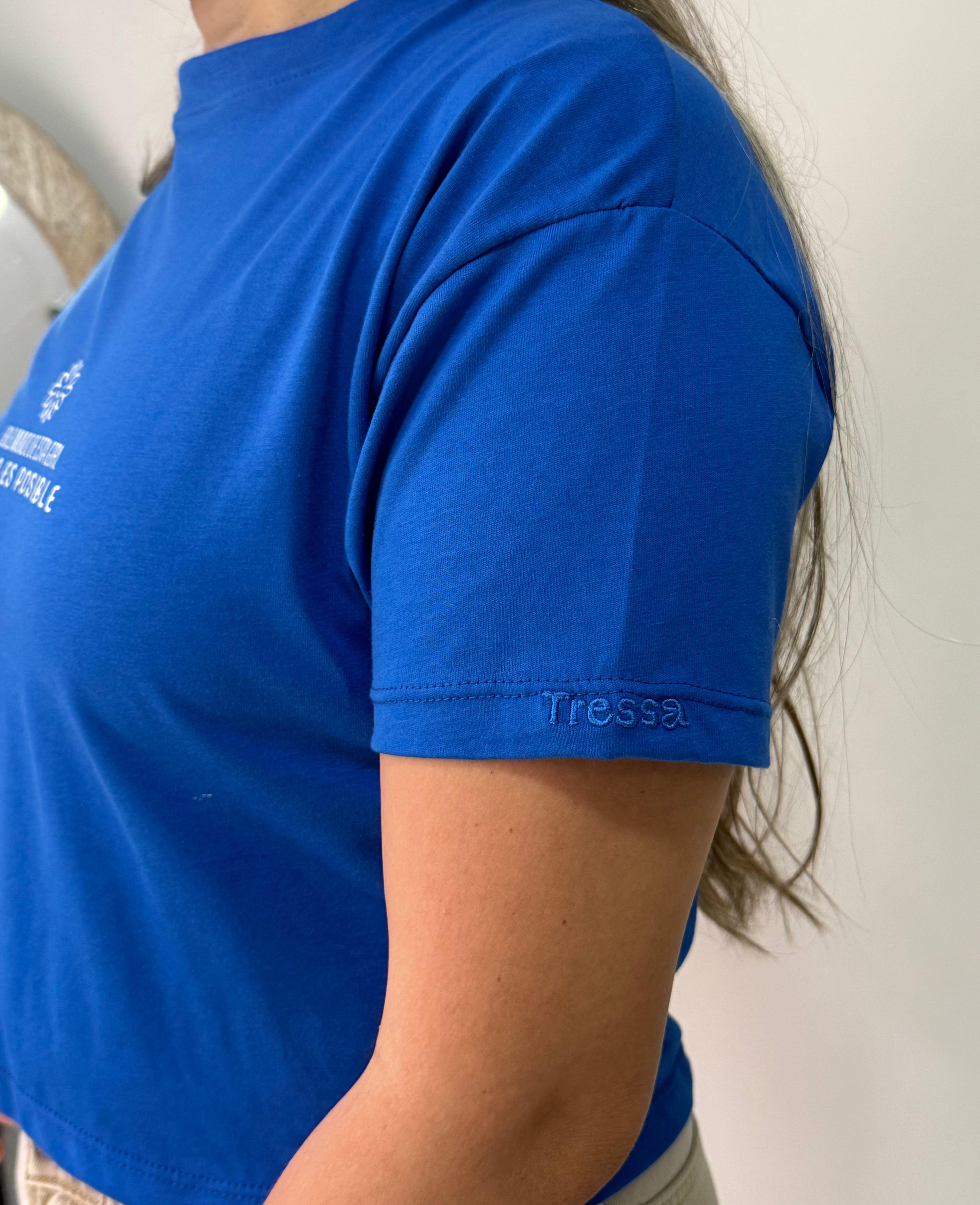 CAMISETA TIPO CROP TOP EN EL MUNDO DE ESTA GIRL TODO ES POSIBLE