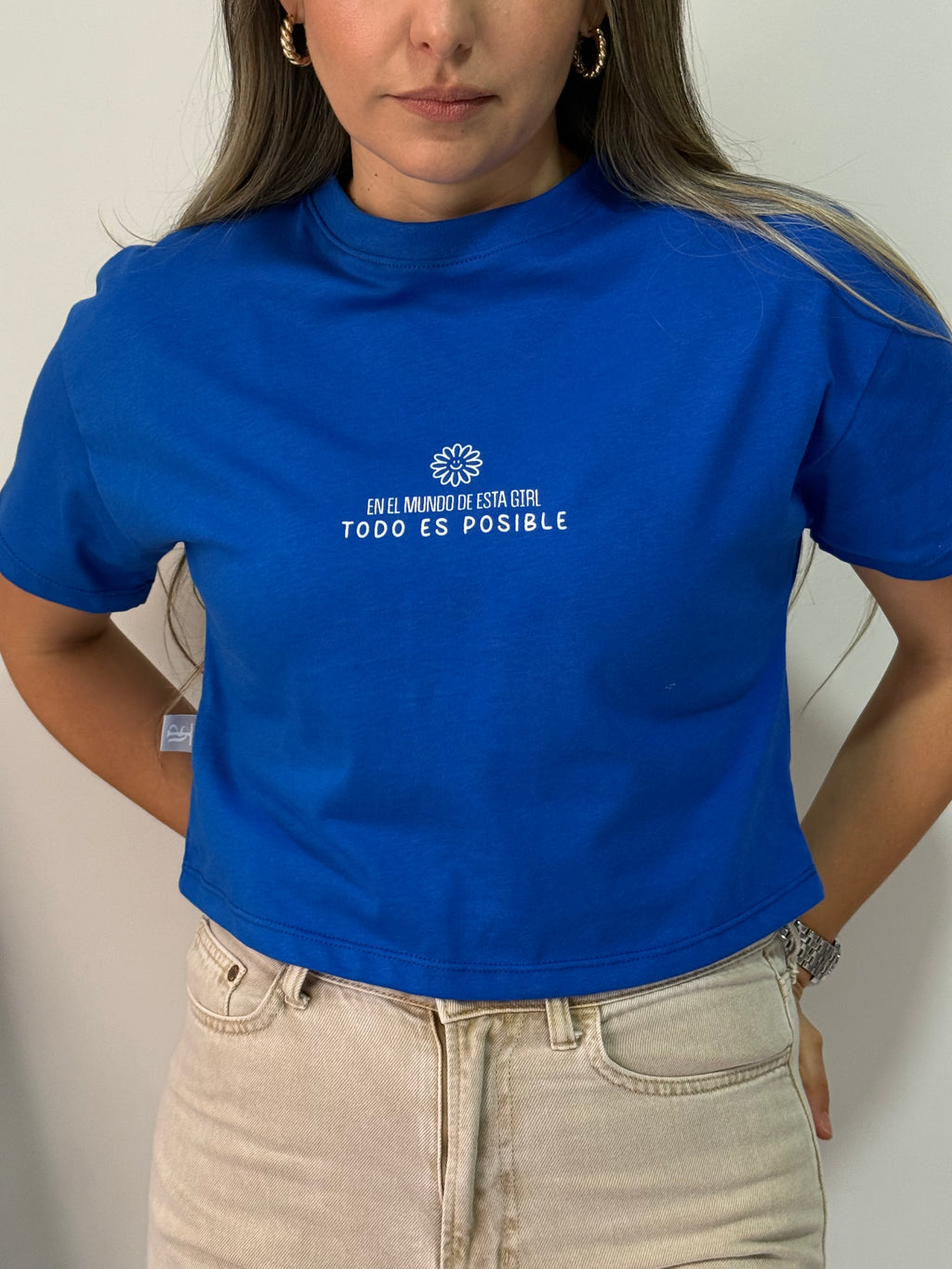 CAMISETA TIPO CROP TOP EN EL MUNDO DE ESTA GIRL TODO ES POSIBLE