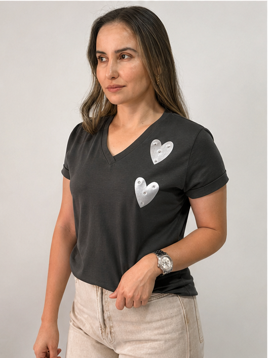 CAMISETA CORAZONES EN PEDRERÍA