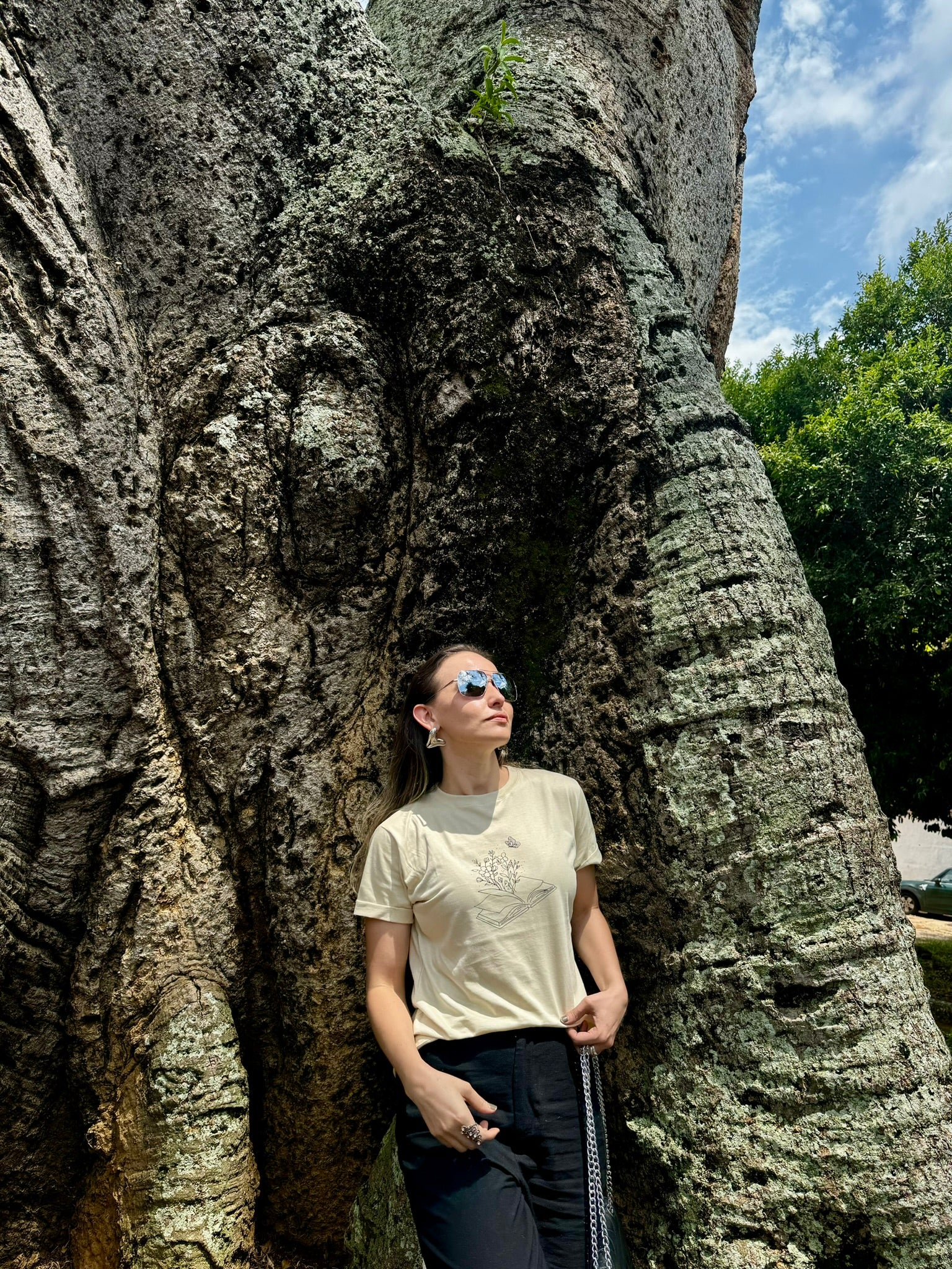 CAMISETA LEER TE HACE FLORECER