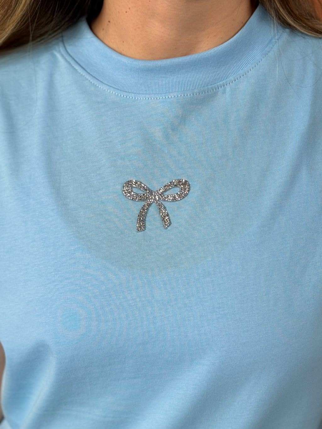 CAMISETA MOÑO EN PEDRERÍA