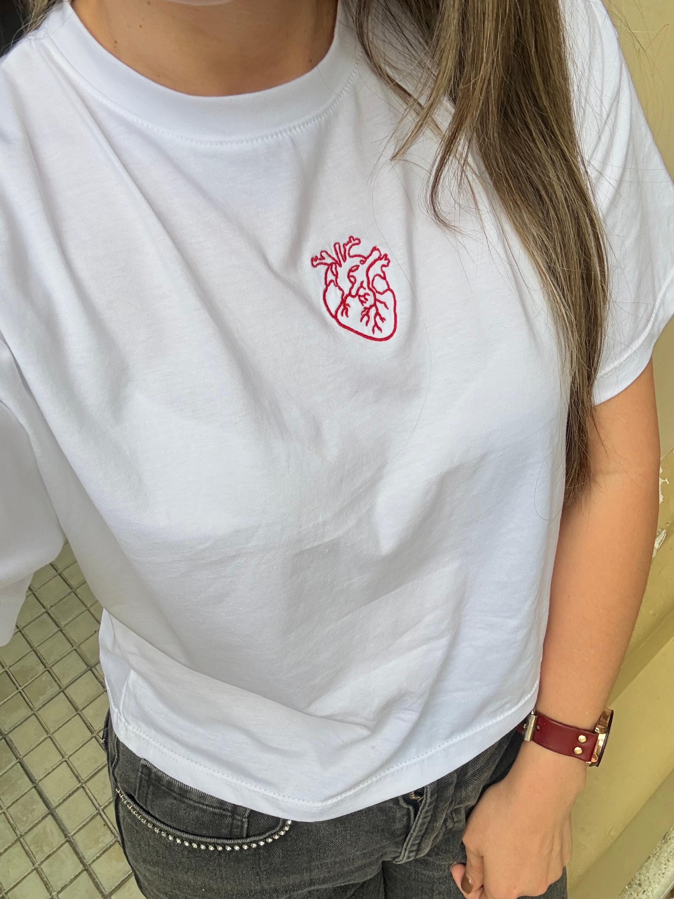 CAMISETA CROP CORAZON ANATÓMICO