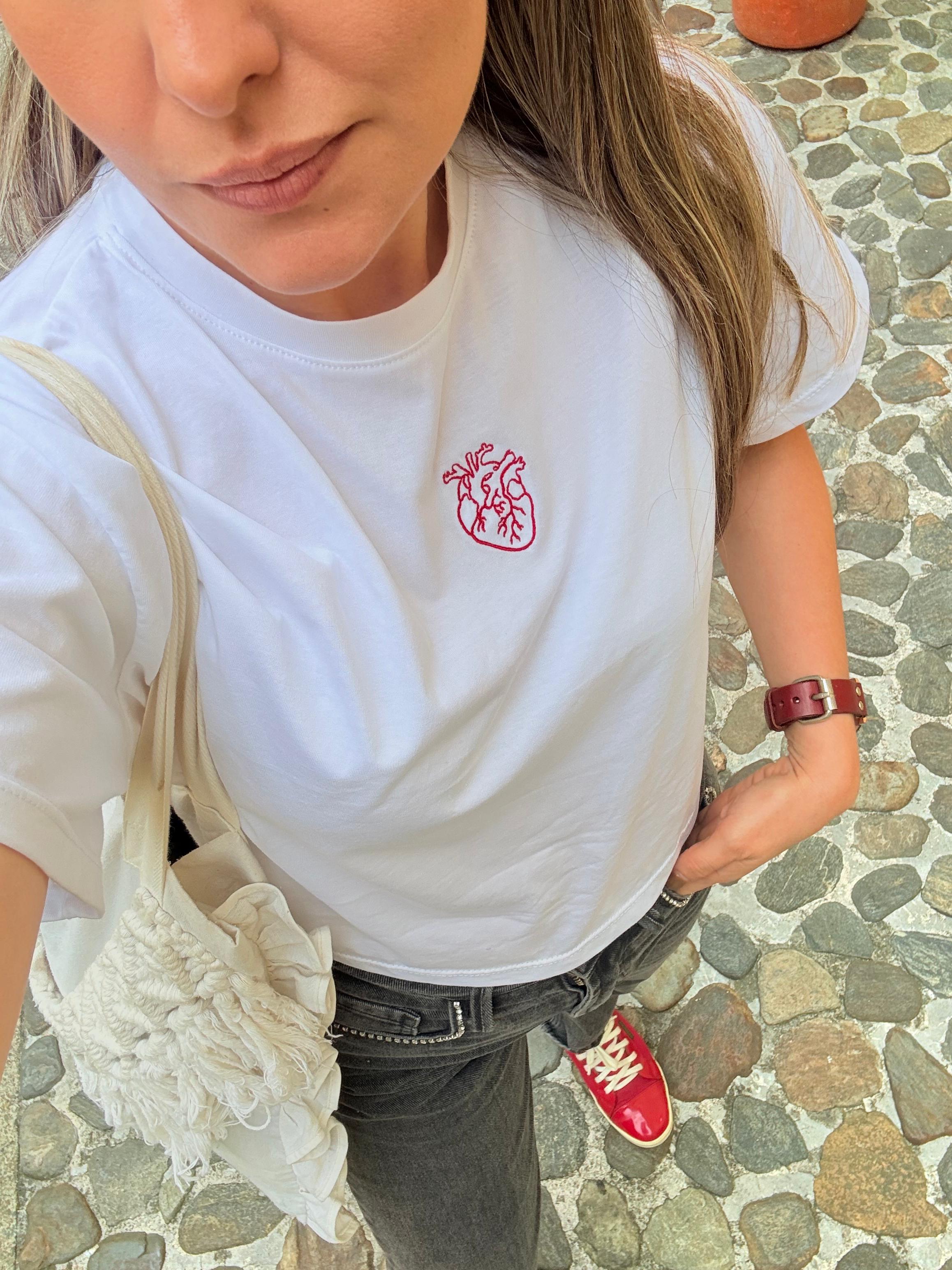 CAMISETA CROP CORAZON ANATÓMICO