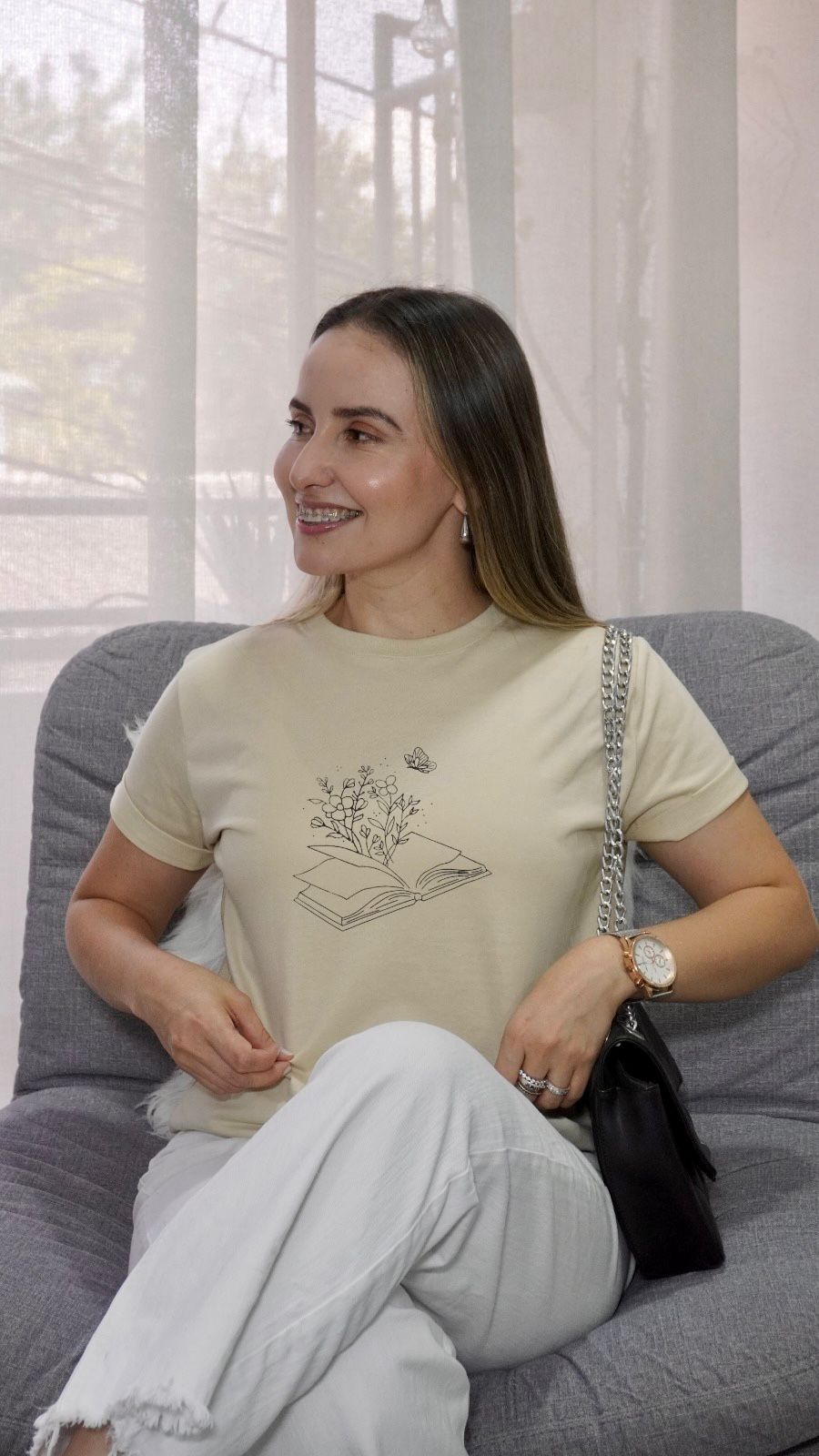CAMISETA LEER TE HACE FLORECER