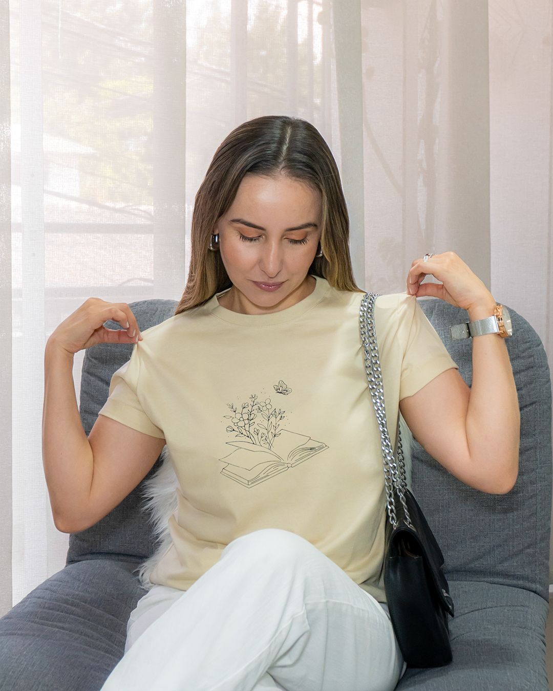 CAMISETA LEER TE HACE FLORECER