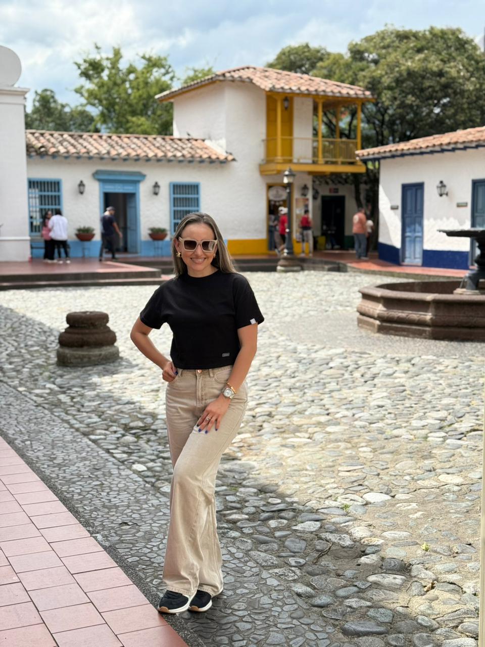 CAMISETA TIPO CROP CLÁSICAS