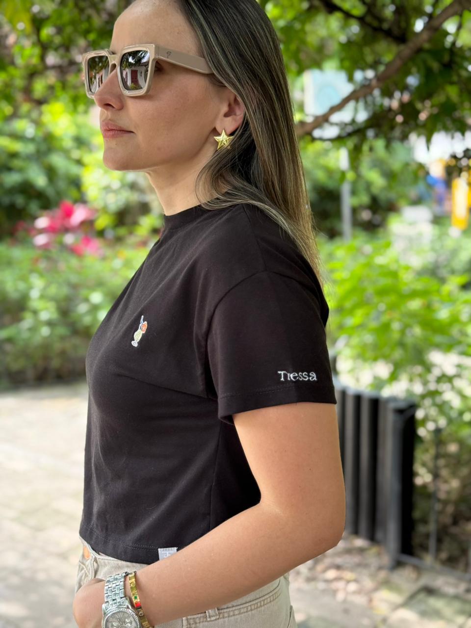 CAMISETA TIPO CROP CÓCTEL