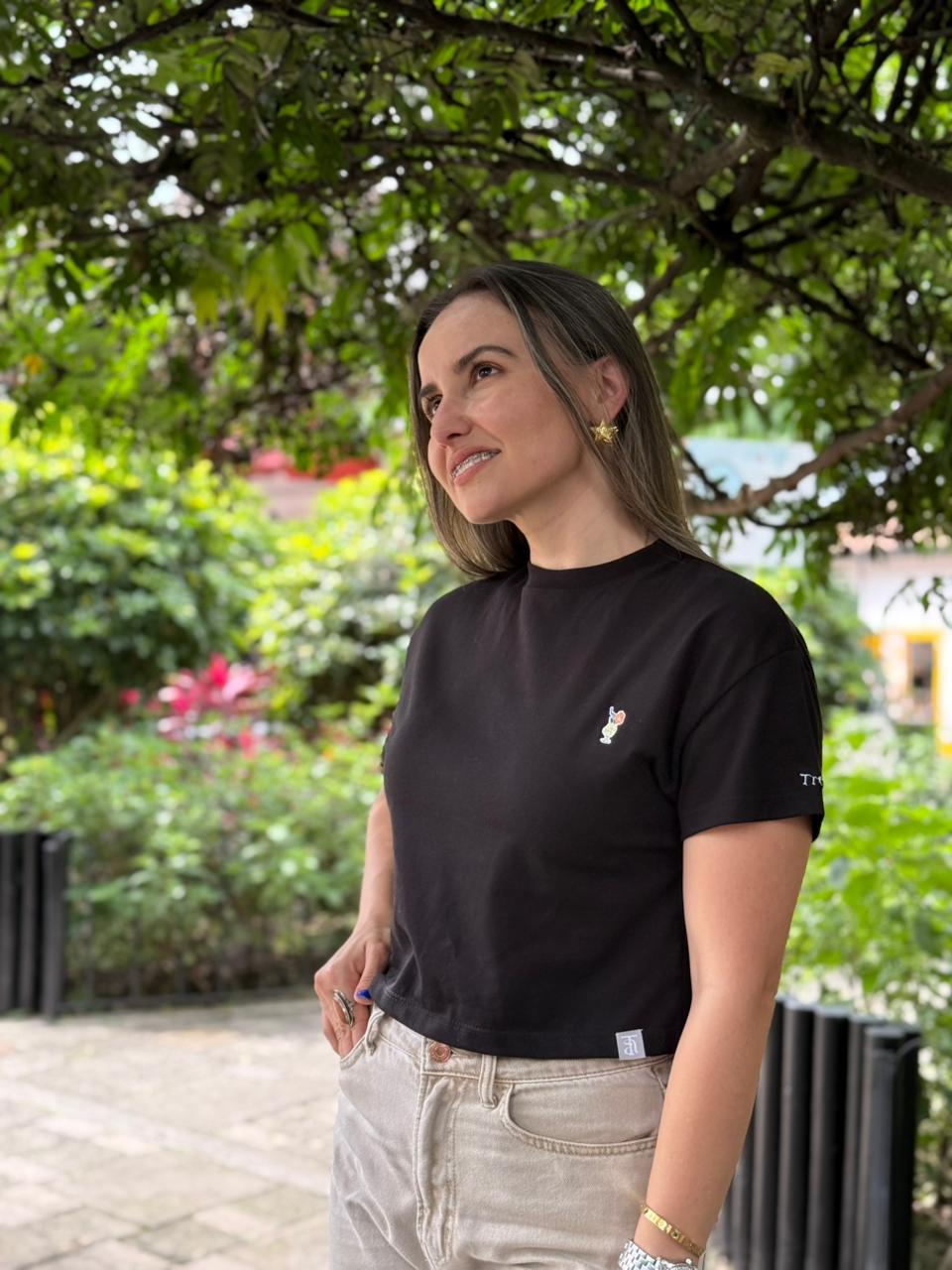 CAMISETA TIPO CROP CÓCTEL