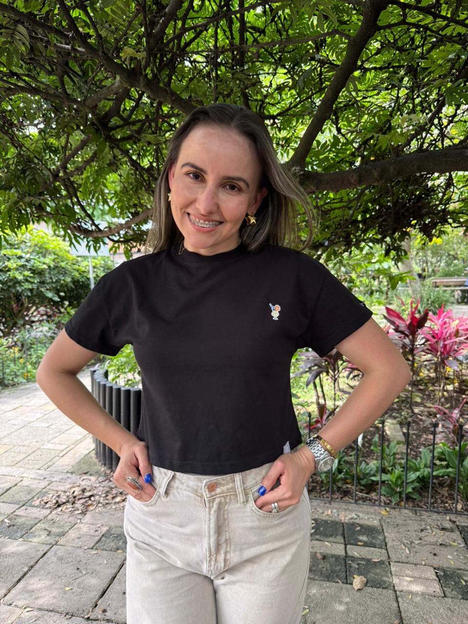 CAMISETA TIPO CROP CÓCTEL